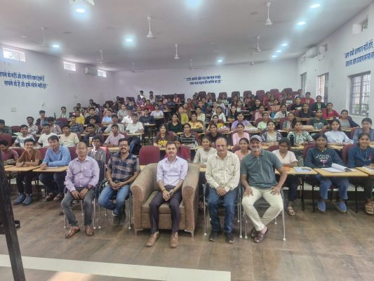 केवल ज्ञान ही नहीं धैर्य और अनुशासन से परीक्षा में सफलता मिलती है-विपिन दुबे