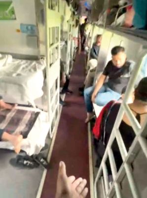  एसी कोच से मोबाइल और 16 हजार के सामान पार, पुलिस ने सीसीटीवी चैक करने से पल्ला झाड़ा