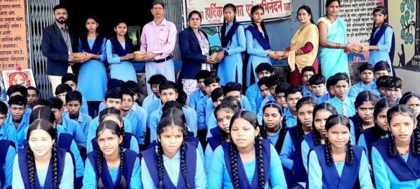 स्कूल में छात्र संघ का मनोनयन, चांदनी अध्यक्ष-पायल उपाध्यक्ष