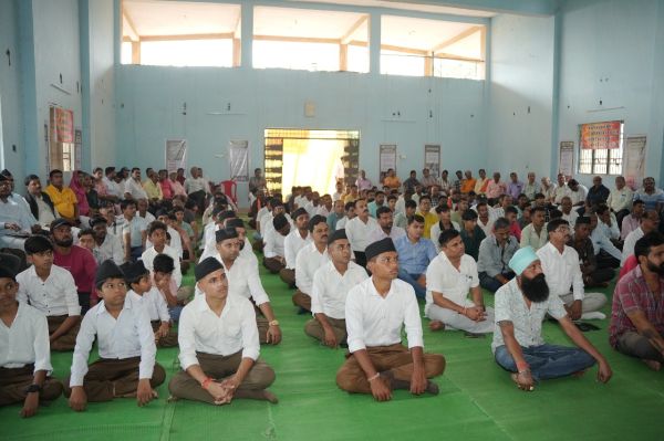 संघ का समर्पण राष्ट्र की रीढ़ है-डॉ. सक्सेना