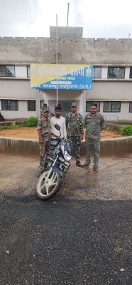 चोरी की बाइक संग आरोपी गिरफ्तार