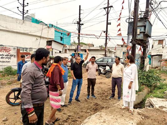 उद्यान, तालाब सफाई में लापरवाही पर नोटिस सफाई कर्मी कम मिले 