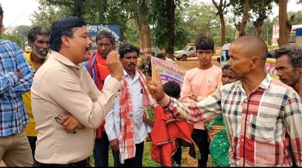 पूर्वजों की जमीन से बेदखल नागेश परिवार...