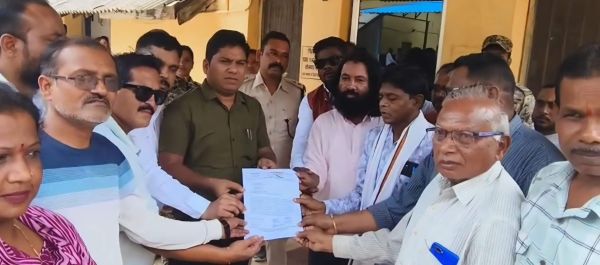 बढ़ते सडक़ हादसों पर कांग्रेस ने उठाई आवाज, सौंपा ज्ञापन