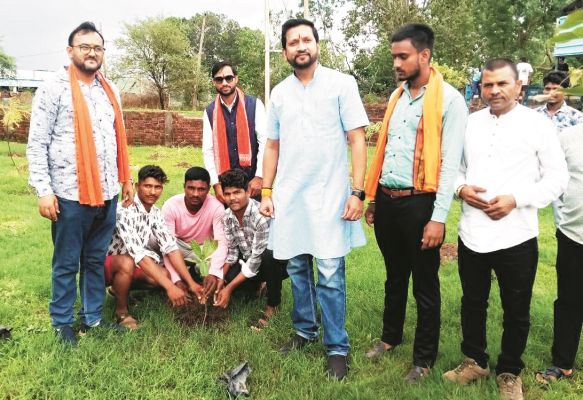 जिपं उपाध्यक्ष ने ग्रामीणों को योजनाओं की प्रक्रिया के बारे में दिया मार्गदर्शन
