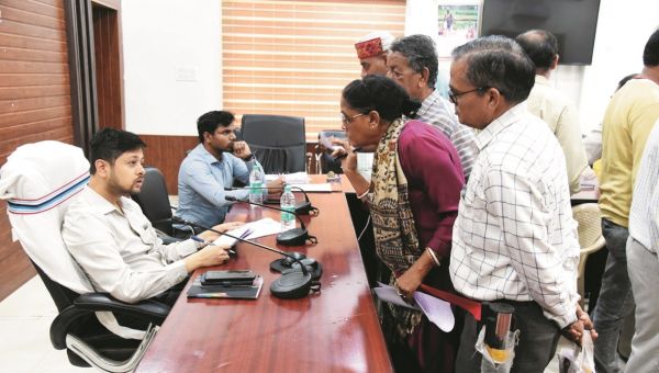 भानपुरीवासियों ने आवासीय पट्टा देने जनदर्शन में लगाई गुहार