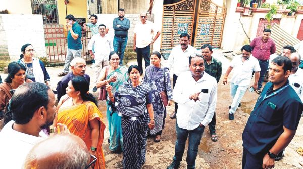 नालियों में गोबर बहाने पर डेयरी संचालकों पर कार्रवाई के निर्देश