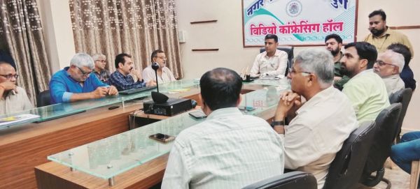 आयुक्त ने चेंबर की ली बैठक, कहा- प्लास्टिक का इस्तेमाल बंद करने में करें सहयोग