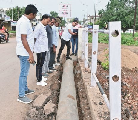 आयुक्त ने पाइप लाईन शिफ्टिंग व पार्किंग के कार्यों का किया अवलोकन