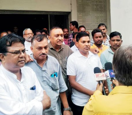 मुड़ागांव पेड़ कटाई के फर्जी कारोबार पर फूटा ग्रामीणों का गुस्सा