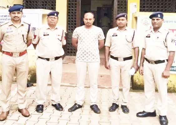 सायबर अपराध, सिपाही गिरफ्तार