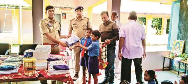 एसपी ने किया बालिका छात्रावास का  निरीक्षण