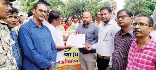  मांगों को लेकर  कर्मचारी अधिकारी फेडरेशन ने रैली निकाल सौंपा ज्ञापन