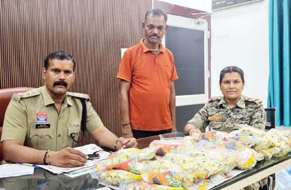 पान दूकान में नशीली पदार्थ मुनक्का का अवैध कारोबार, मामला दर्ज
