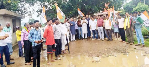 बिजली दरों में बढ़ोत्तरी, ब्लॉक कांग्रेस ने किया विरोध-प्रदर्शन
