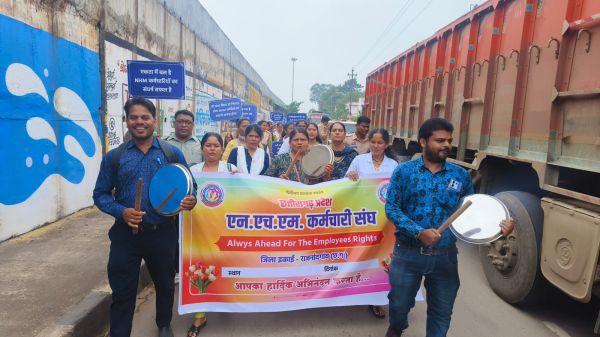 स्वास्थ्य महकमे के हड़ताली संविदा कर्मियों ने किया राजधानी कूच