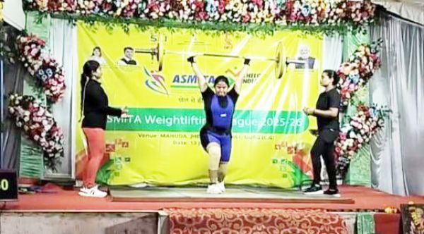 बचेली की बेटियों ने दिखाया दमखम, वेटलिफ्टिंग चैंपियनशिप में पदक जीत रचा कीर्तिमान