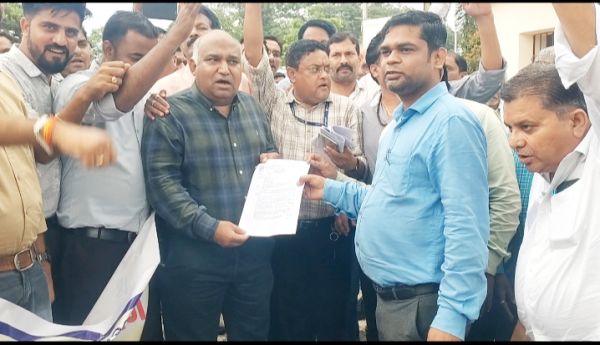 11 सूत्रीय मांगे, अधिकारी कर्मचारी फेडरेशन ने खोला मोर्चा