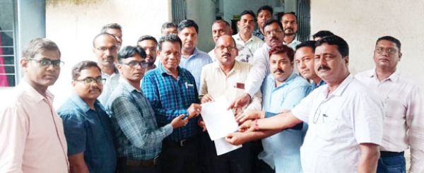 11 सूत्रीय मांगों पर कर्मचारी अधिकारी फेडरेशन ने सीएम ने नाम सौंपा ज्ञापन