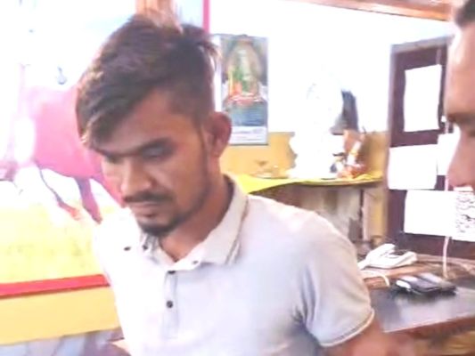 ट्रेनी डॉक्टर पर चाकू अड़ाकर रेप की कोशिश, होटल का सफाई कर्मचारी गिरफ्तार