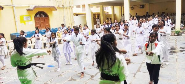 देव संस्कृति विद्यालय में आस्था-रेबुकान की ओर से आत्मरक्षा प्रशिक्षण, अब से विद्यालय में एक विषय भी 