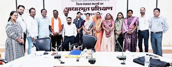 जिपं सदस्यों का आधारभूत प्रशिक्षण, अधिकार, कर्तव्य, विकास योजनाओं की जानकारी दी