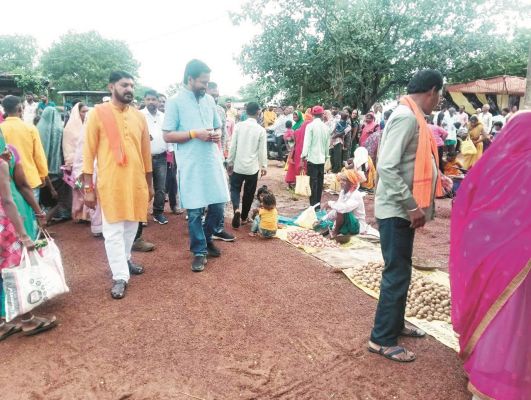 साप्ताहिक बाजार का जिपं उपाध्यक्ष ने किया शुभारंभ