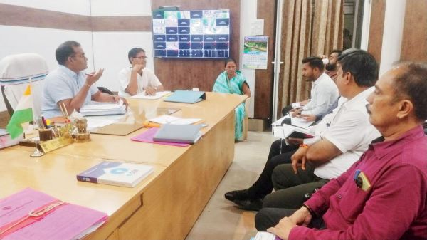 आवेदनों के निराकरण में देरी, अफसर समेत 2 कॉलोनाइजर और 5 कर्मचारियों को नोटिस