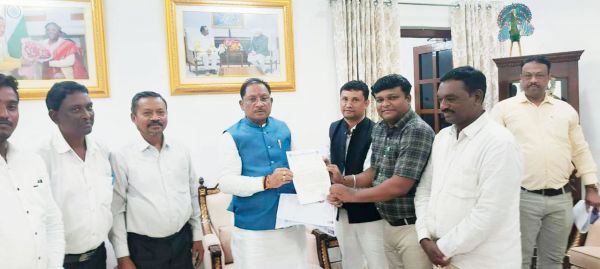 पंचायत सचिवों की मांगों पर मुख्यमंत्री से चर्चा