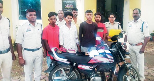 प्रोफेसर के घर से चोरी, 5 आरोपी गिरफ्तार