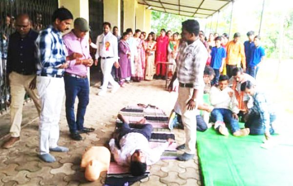 विद्यार्थियों को प्राथमिक सहायता-सामाजिक दायित्व निर्वहन के गुर सिखाए