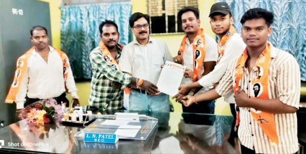 खरसिया ब्लॉक के आधे स्कूलों में पुस्तक व गणवेश की कमी