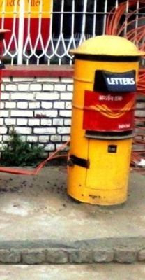 राखी भेजने के लिए डाकघरों में लगी पीली पत्र पेटियां