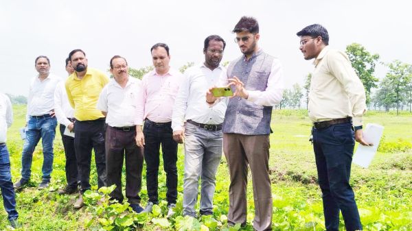 कलेक्टर ने किया डिजिटल क्रॉप सर्वे