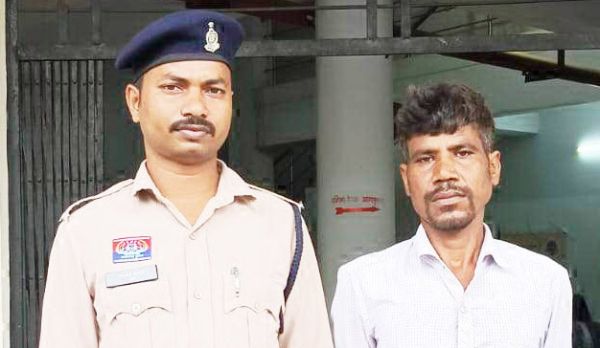 शराब पीकर पिता को परेशान करने वाले बेटे पर कार्रवाई