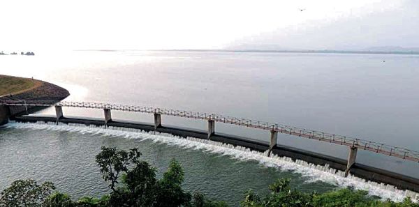 तडक़े हुई बारिश से राजधानी के कई इलाकों में जल भराव