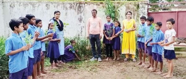 प्राथमिक शाला बोलबोला में पौधरोपण