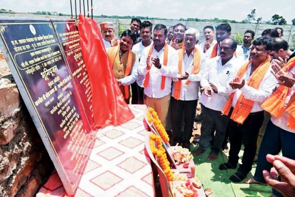 सांसद महेश कश्यप ने नगरनार ब्लॉक के पंचायतों में साढ़े 76 लाख के विकास कार्यों का किया भूमिपूजन