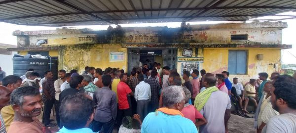 खाद की मारामारी...
