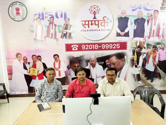​मौसमी बीमारियों से बचाव: संपर्क केंद्र से सरपंच-सचिवों से किया संवाद