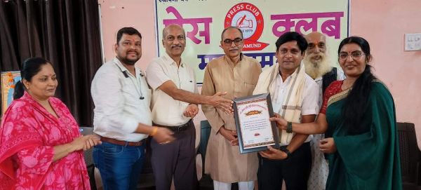 दिवंगत हेमंत राठौड़ की स्मृति में पत्रकारों का सम्मान