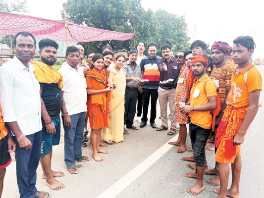 कांवडिय़ों ने निकाली बोलबम यात्रा