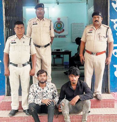मनचले युवकों को छेड़छाड़ भारी पड़ी, गिरफ्तार
