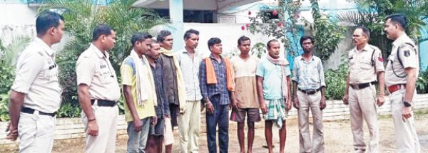 लंबे समय से फरार 10 वारंटी गिरफ्तार