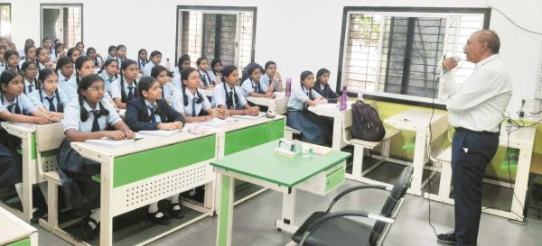 प्रतियोगी परीक्षाओं की तैयारी, नि:शुल्क कोचिंग