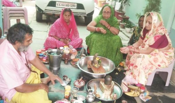 समाजसेवी महिलाओं ने किया भोलेनाथ का रूद्राभिषेक
