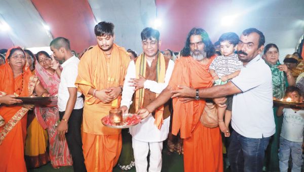 रुद्राभिषेक-हवन पूजन में शामिल हुए विधायक योगेश्वर