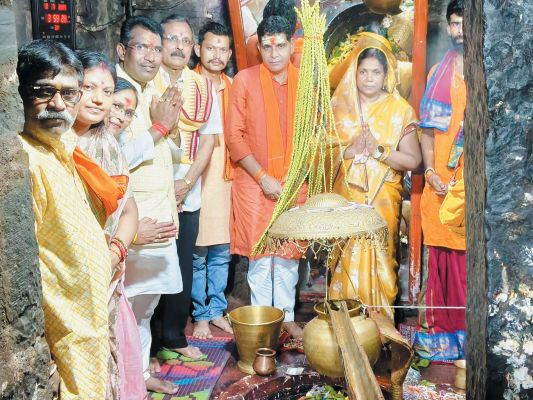  राजस्व मंत्री ने किए राजीव लोचन और कुलेश्वर महादेव के दर्शन