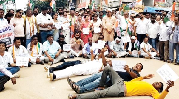 कांग्रेसियों का चक्काजाम, नारेबाजी