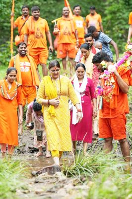 विधायक भावना बोहरा और कांवडिय़ों ने दूसरे दिन तय की लम्हनी से वन ग्राम महामाई तक की यात्रा